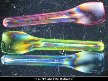 Visualisation of mechanical stress in plastic spoons using photoelasticimetry